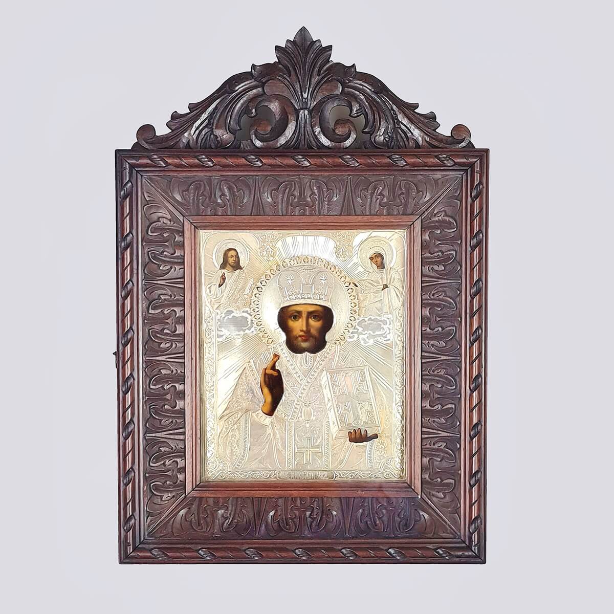 Икона «Святой Николай Чудотворец» в серебряном окладе 84 пробы 1888 года в киоте из ореха