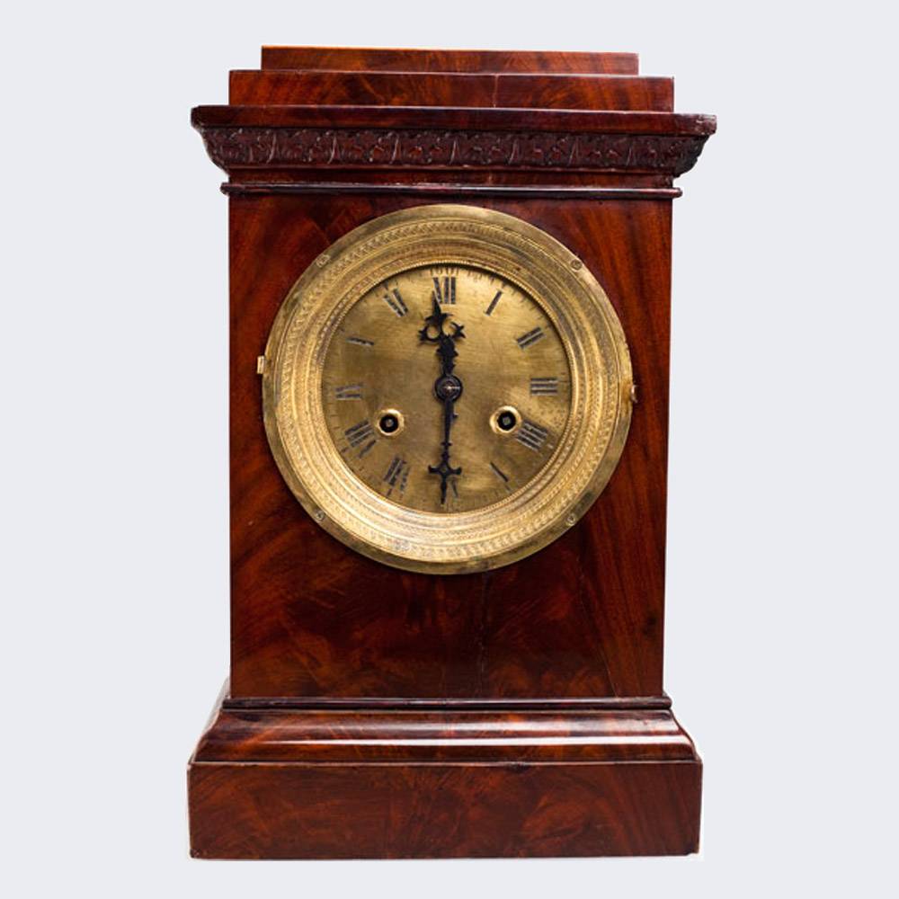 Настольные часы из красного дерева в стиле классицизм 19 века