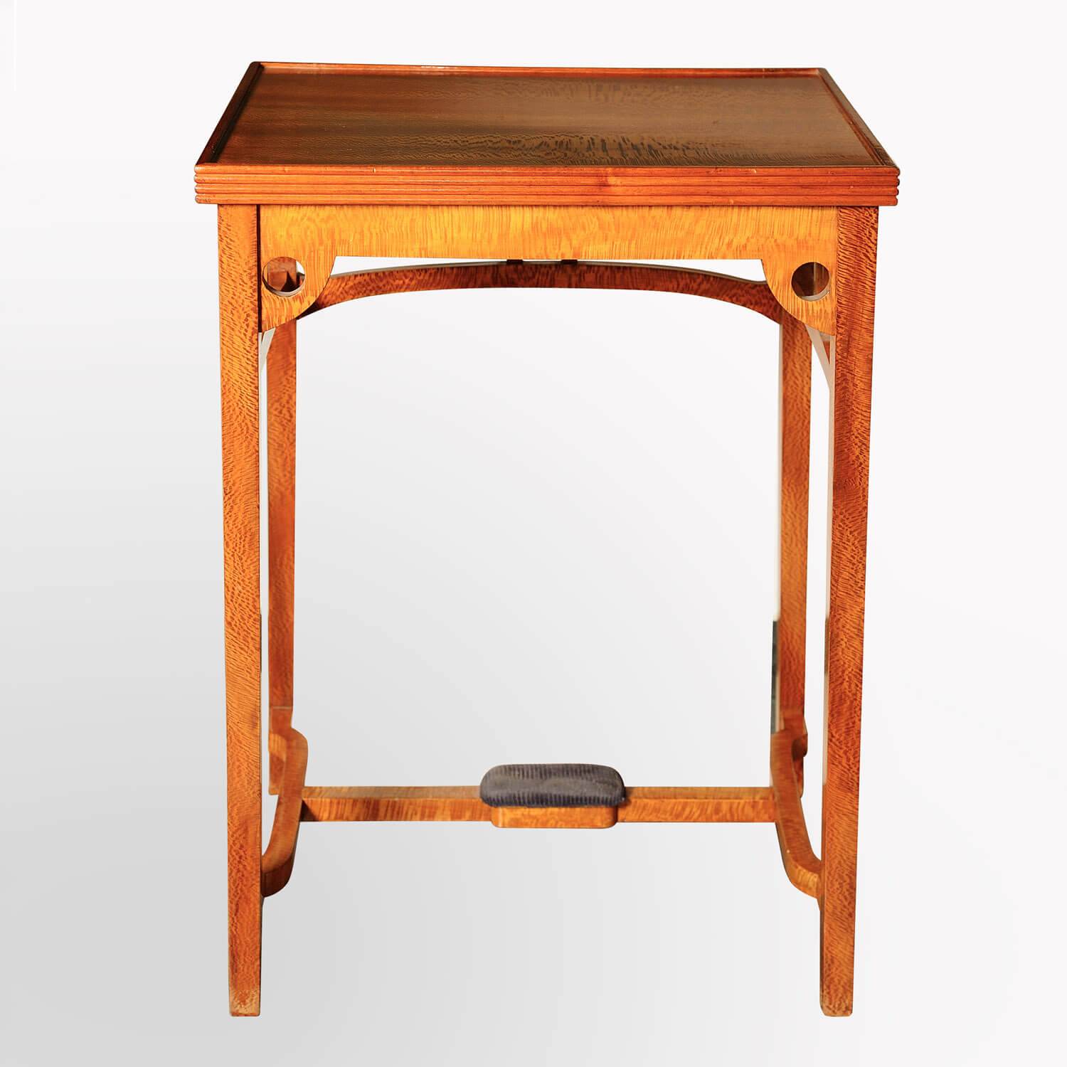 Столик для рукоделия из клена в стиле модерн 19 века