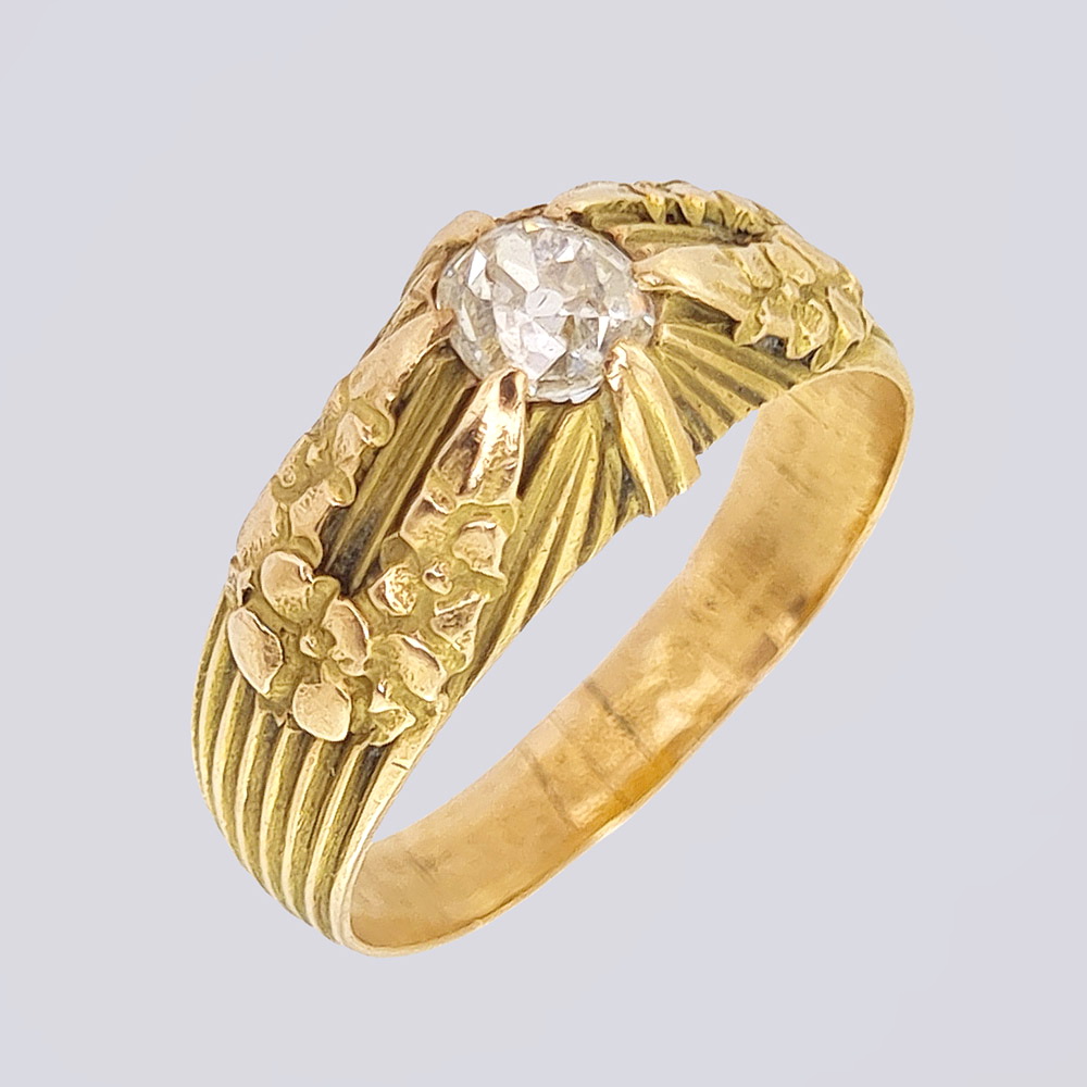 Кольцо с бриллиантом и растительным орнаментом из золота 56 пробы 19 века