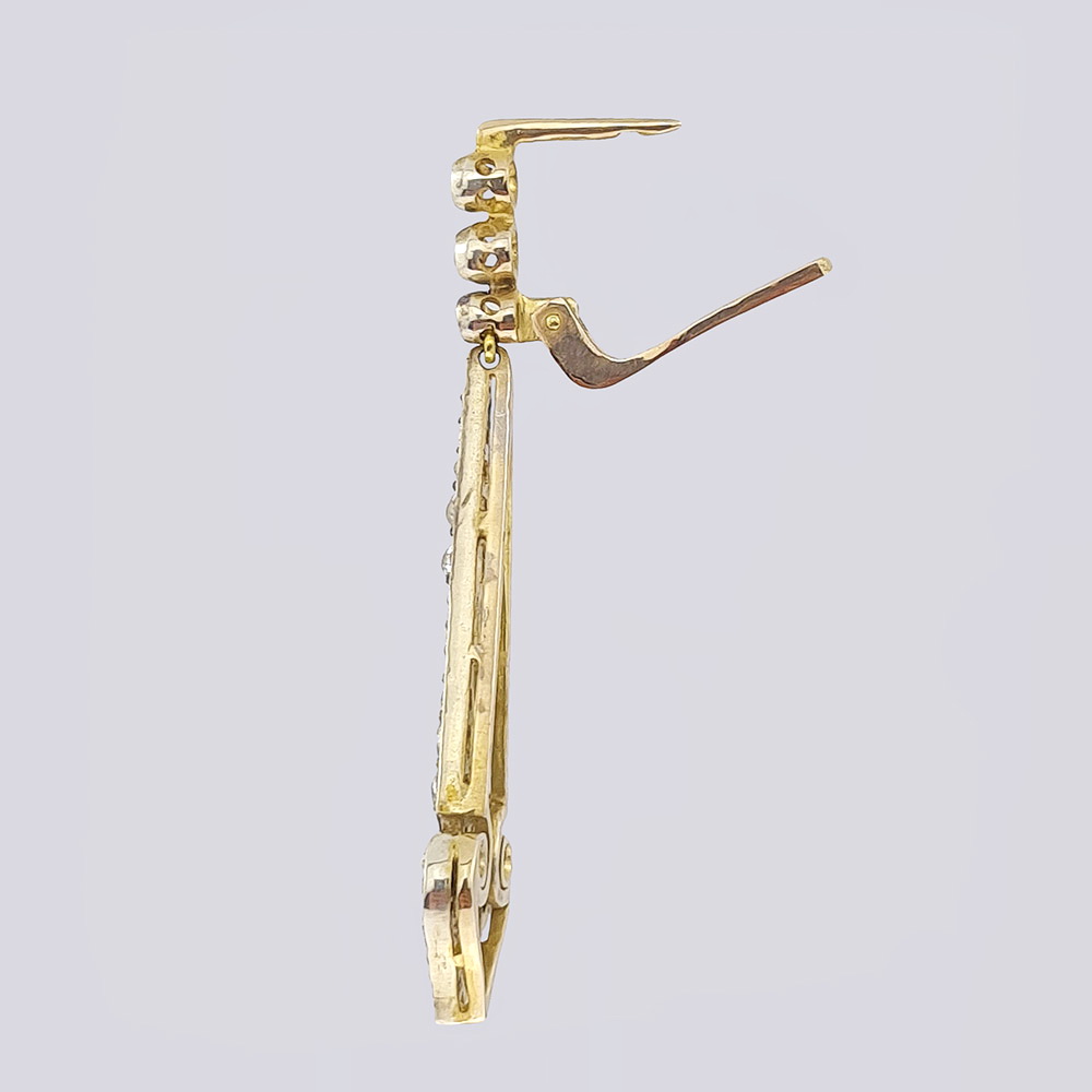 Золотые серьги-подвески с бриллиантами в русском стиле