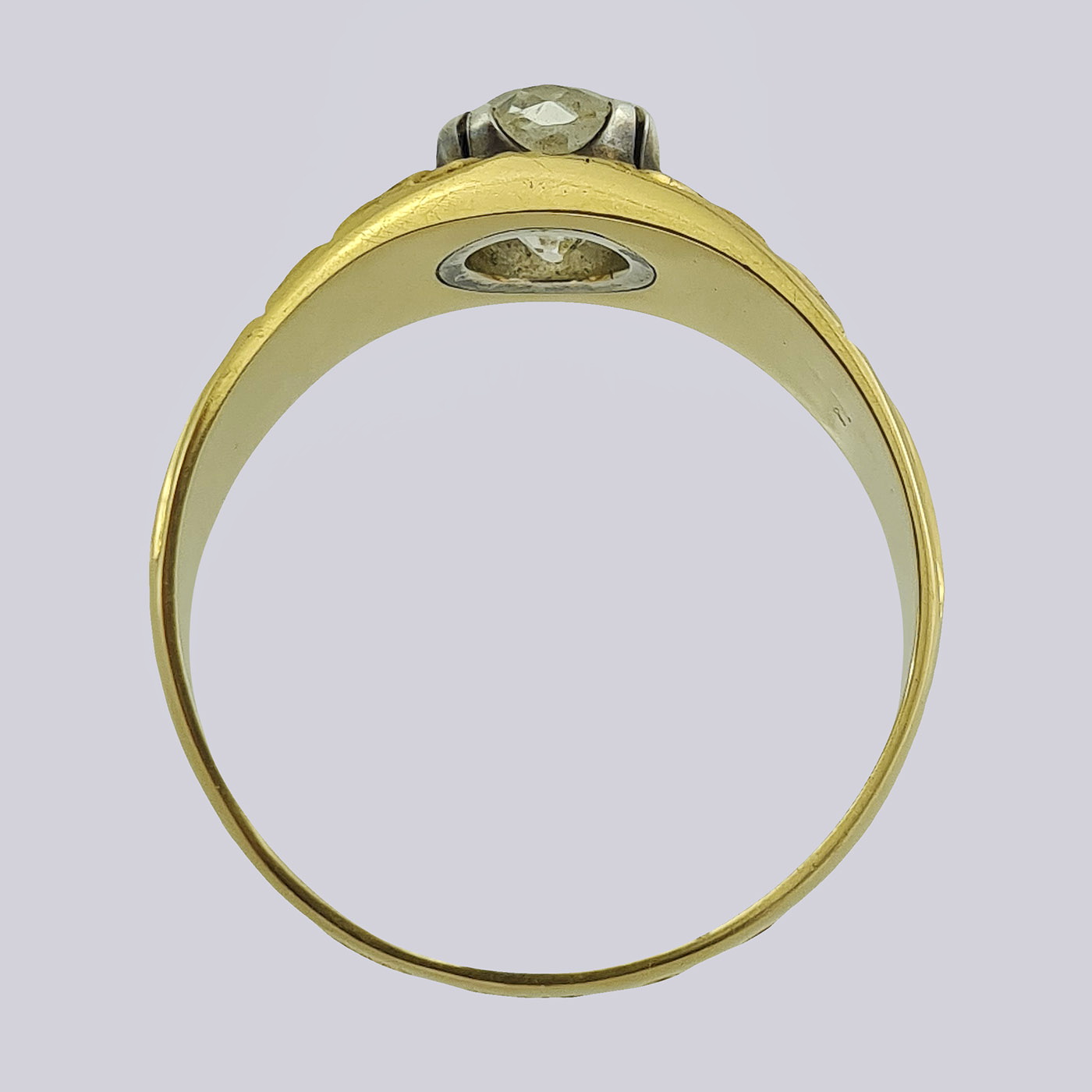 Кольцо золотое 72-й пробы с крупным бриллиантом мастер Лорие