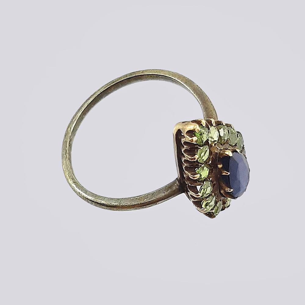Золотое кольцо с сапфиром капля в обрамлении демантоидов 19 века
