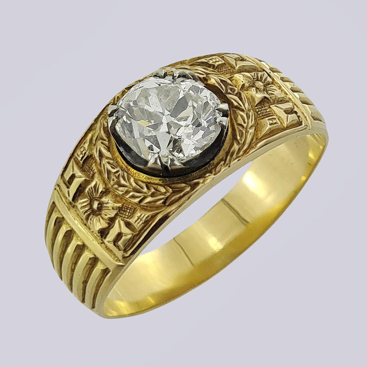 Кольцо золотое 72-й пробы с крупным бриллиантом мастер Лорие