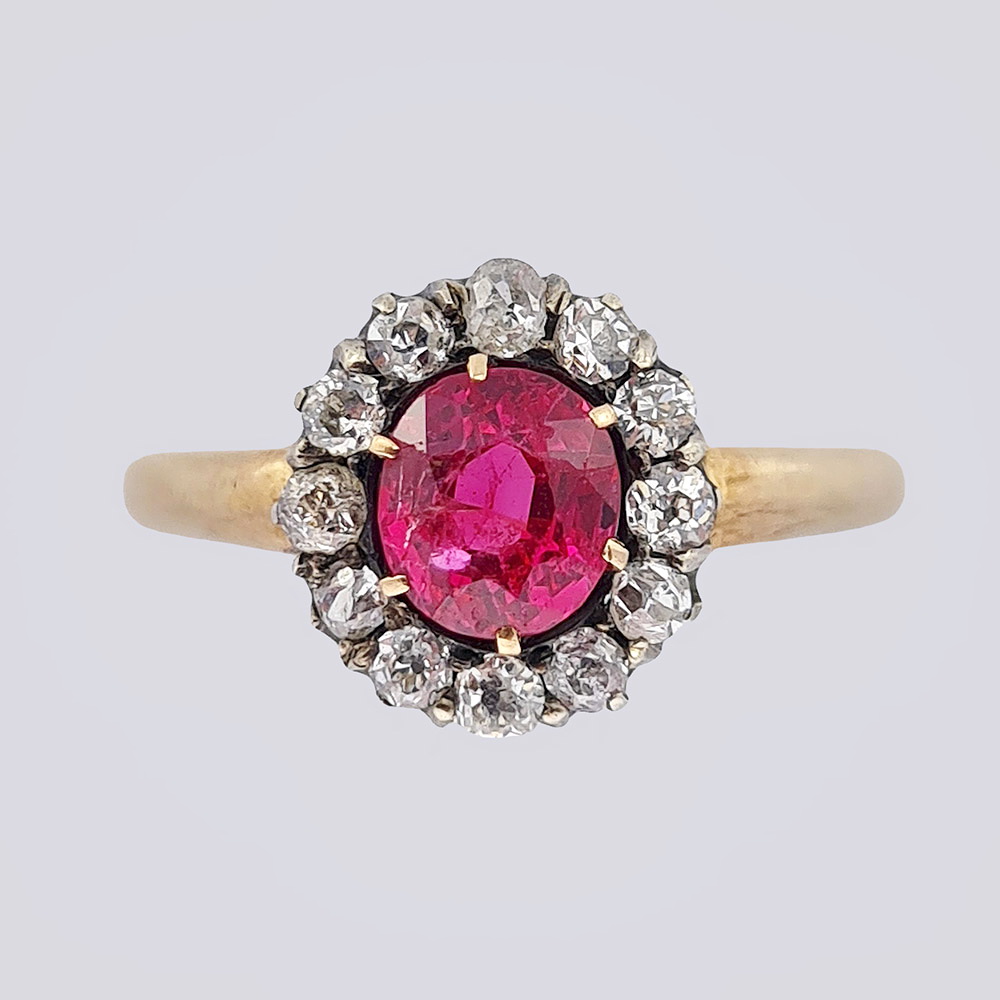 Золотое кольцо с бриллиантами старой огранки и рубином природным