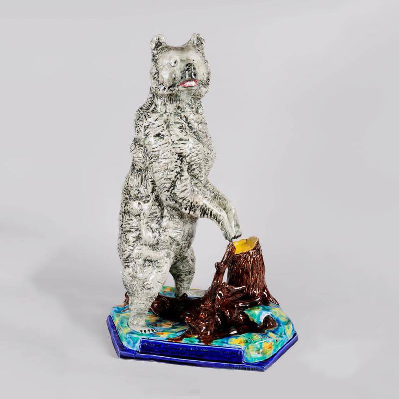 Скульптура «Лисинский медведь» из фарфора (Фабрика Кузнецова, Россия)