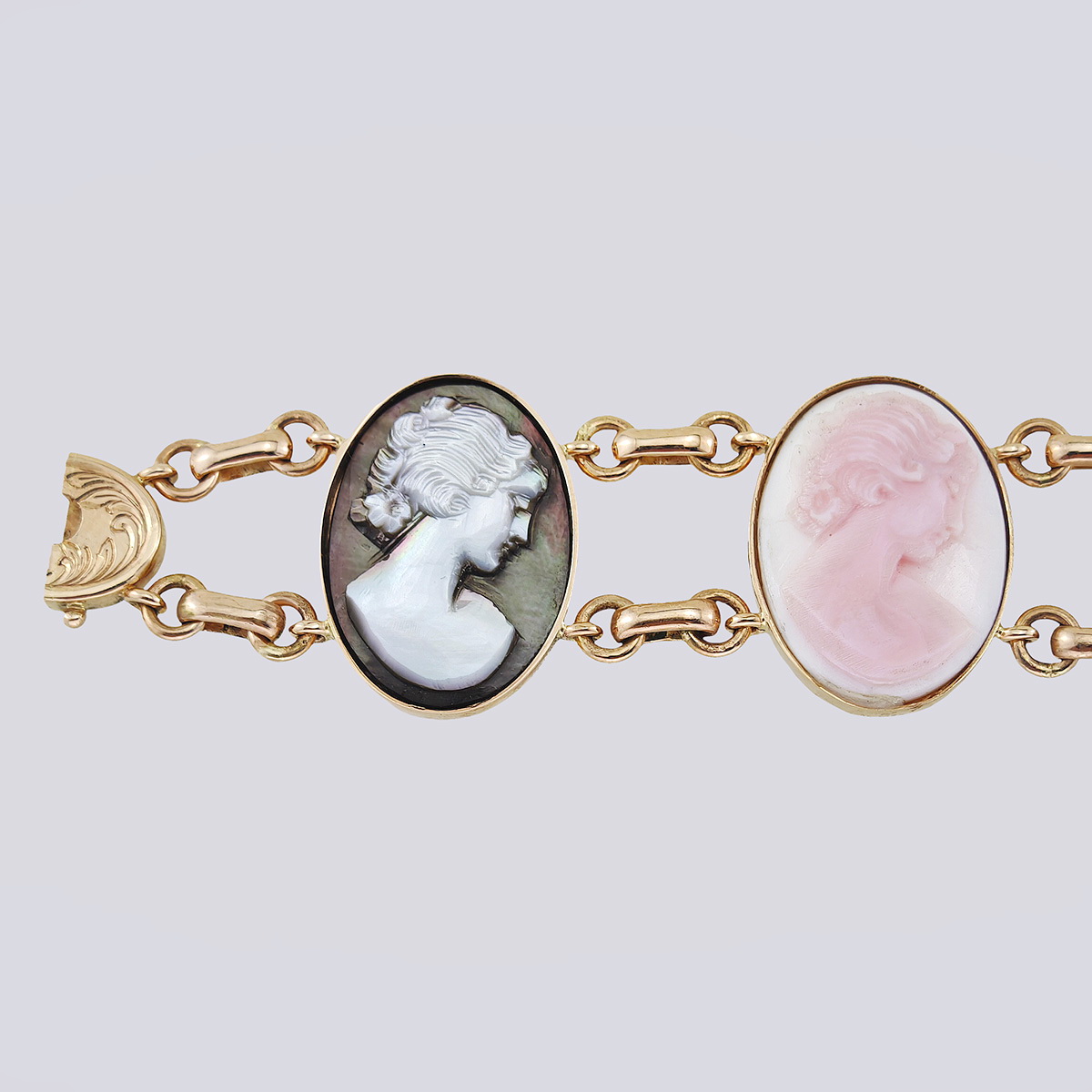 Браслет золотой 585 пробы с шестью камеями на раковине и перламутре