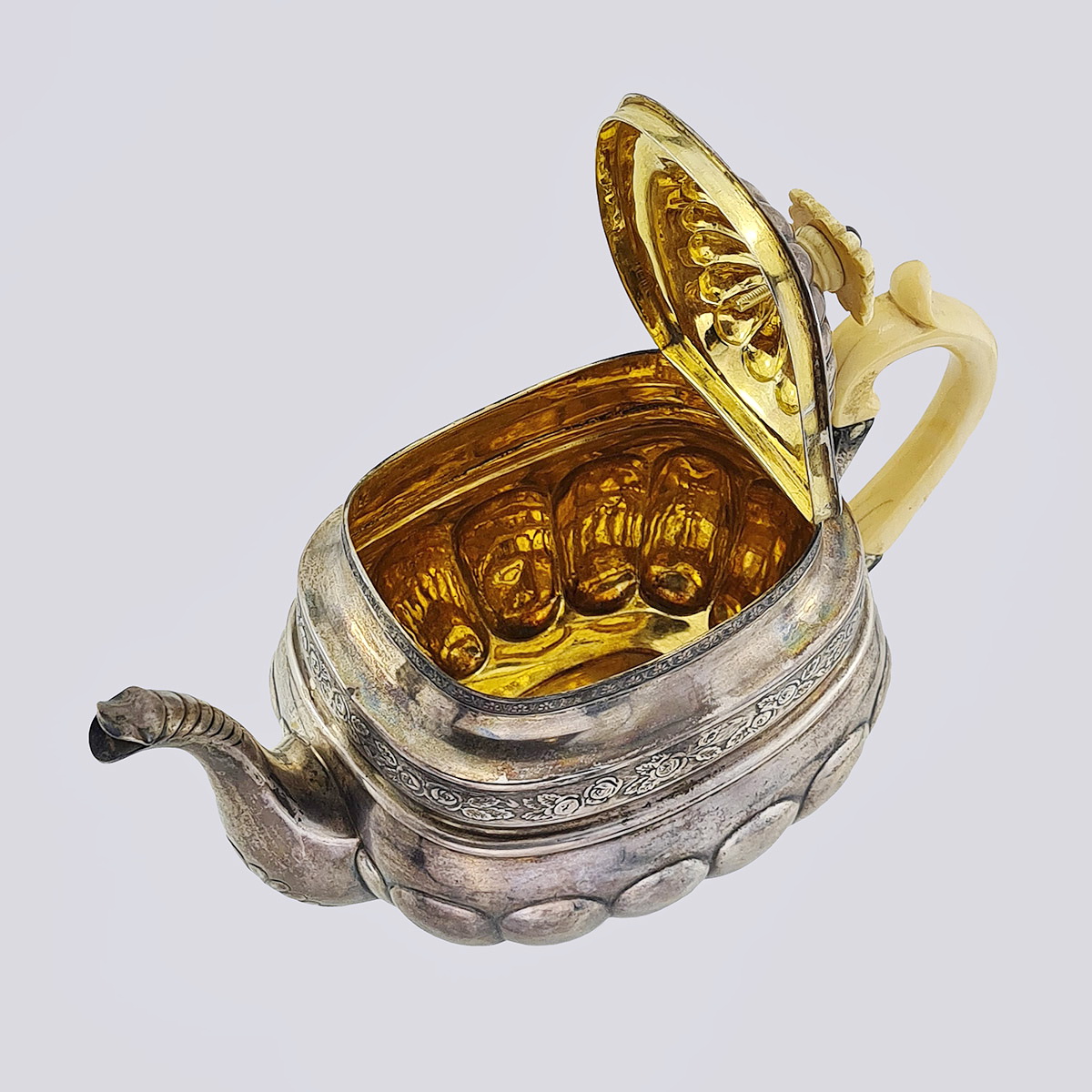 Антикварный русский серебряный чайник 84 пробы 1829 года