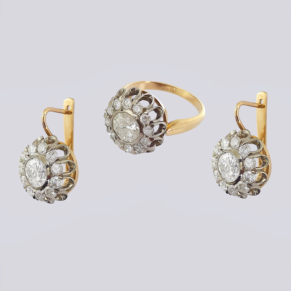 Комплект золотой кольцо и серьги с якутскими бриллиантами 