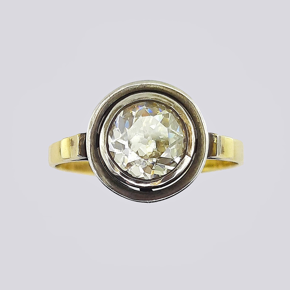 Золотое кольцо с бриллиантом старой огранки в завальцовке