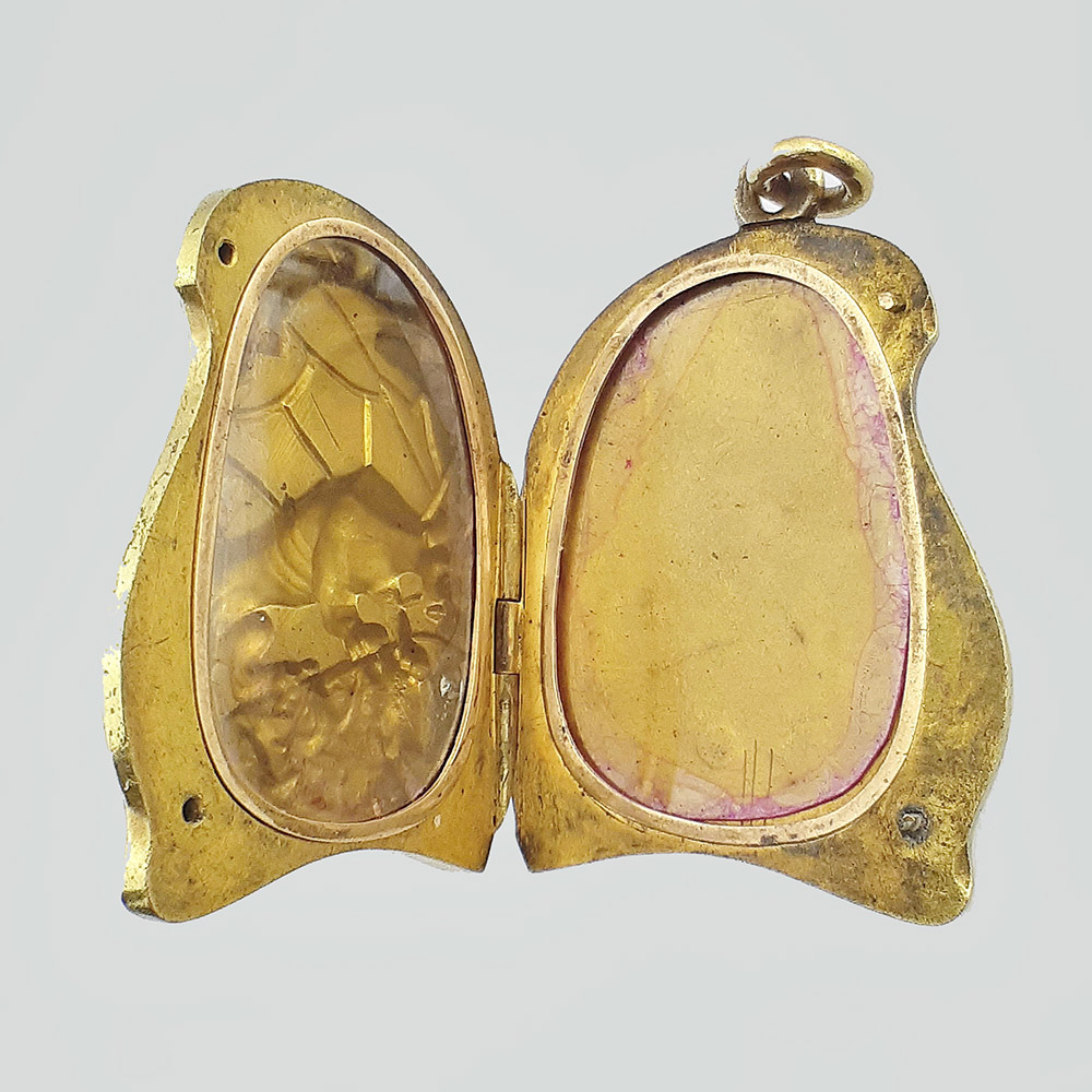 Подвеска «Пума» с эмалью и бриллиантом из золота 56 пробы 19 века