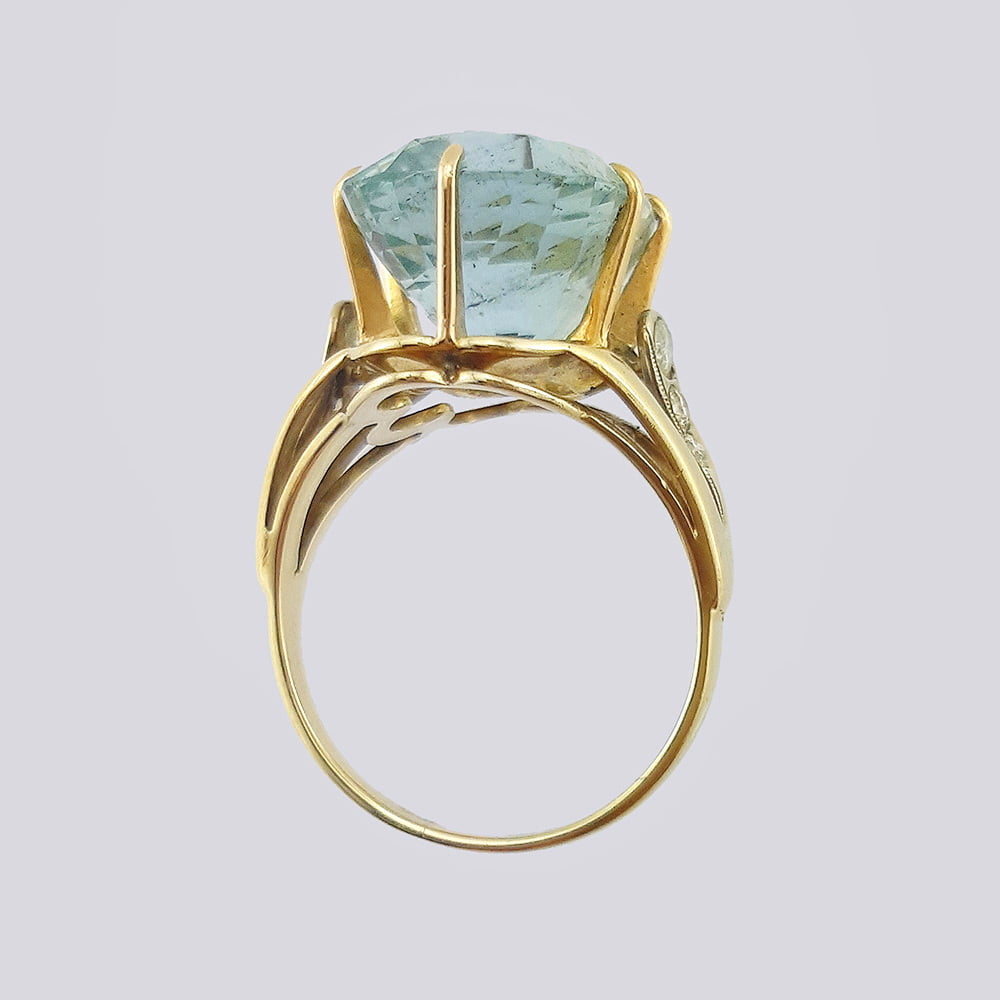 Золотое кольцо СССР с крупным натуральным аквамарином
