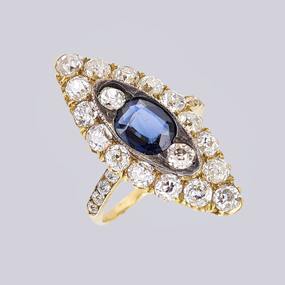 Золотое кольцо в форме «маркиз» с бриллиантами и сапфиром