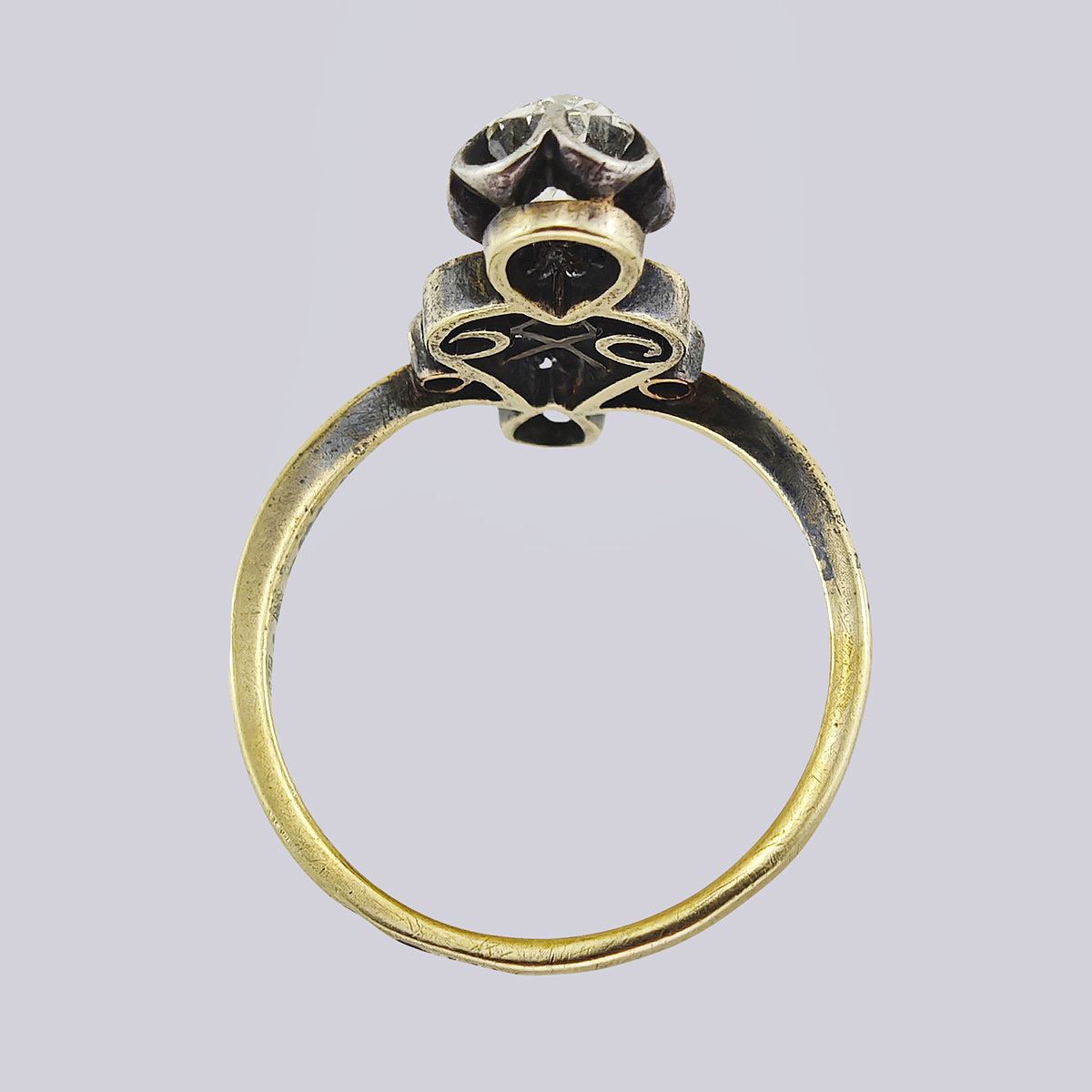 Кольцо золотое с бриллиантом капля 