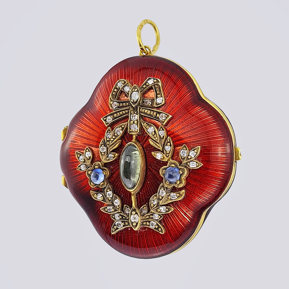 Кулон-локет с красной гильошированной эмалью с аметистами и алмазами