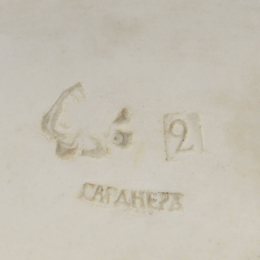 Статуэтка «Разносчик» из фарфора 19 век (завод Гарднера, Россия)