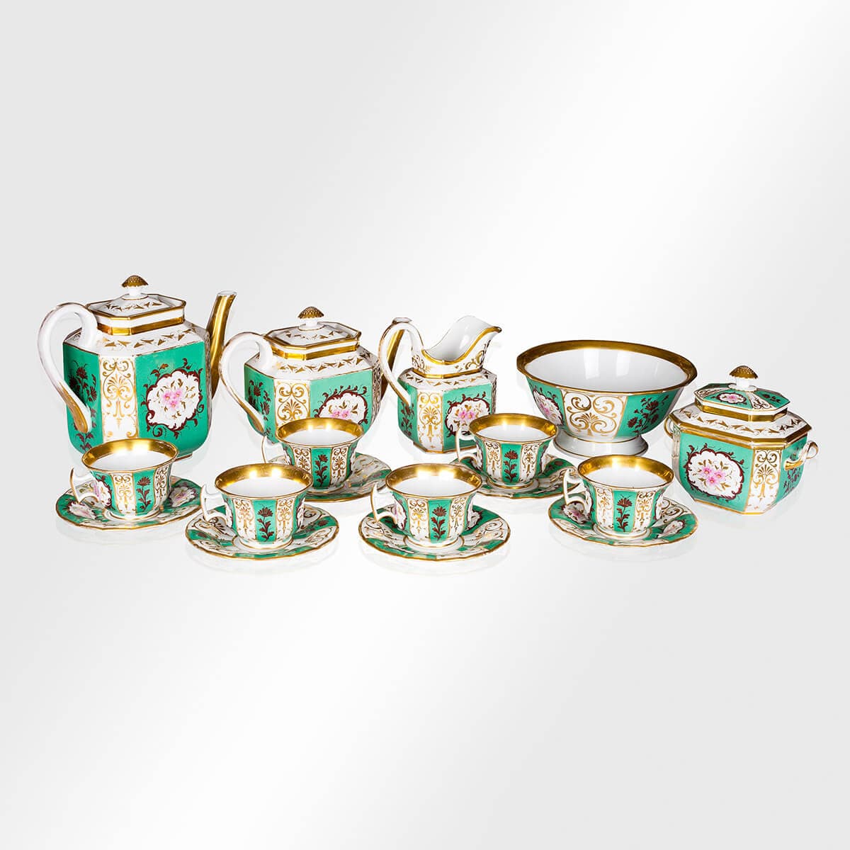 Чайный сервиз на 6 персон с двумя чайниками (16 предметов, 19 век)