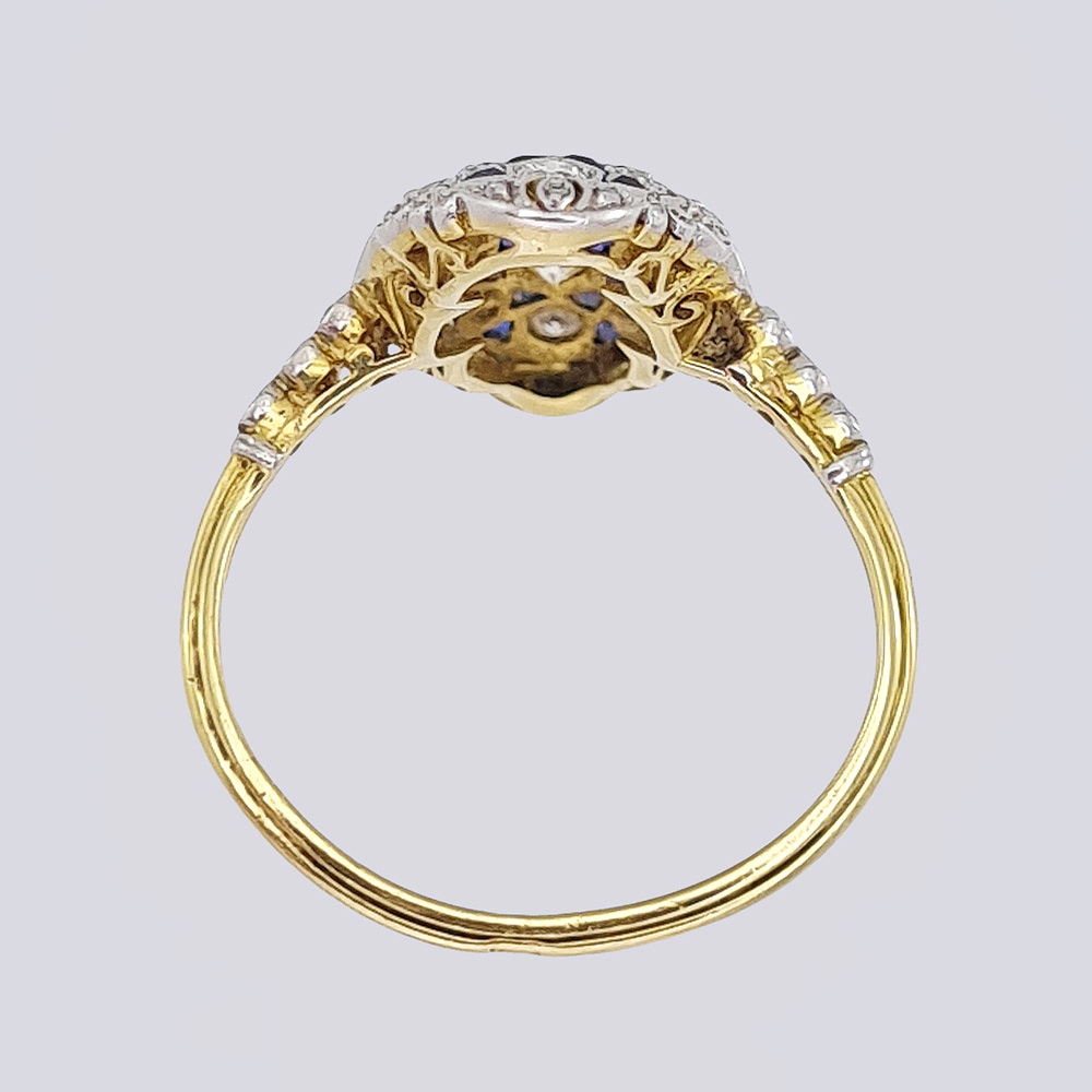 Кольцо из золота 585-й пробы с бриллиантами и вставками синего цвета