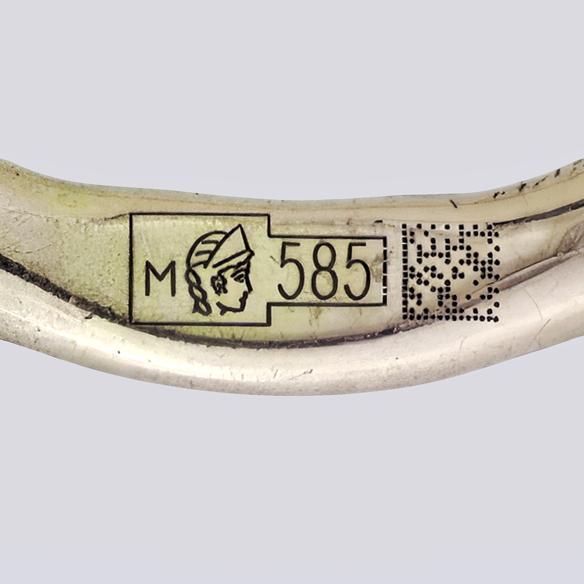 Серьги-подвески из золота 585-й пробы с бриллиантами и изумрудами