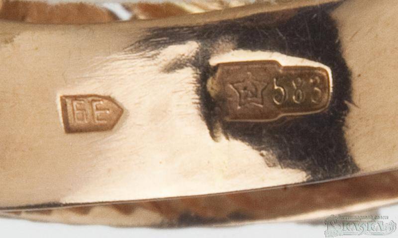 Кольцо СССР с демантоидом и бриллиантами из золота 583 пробы