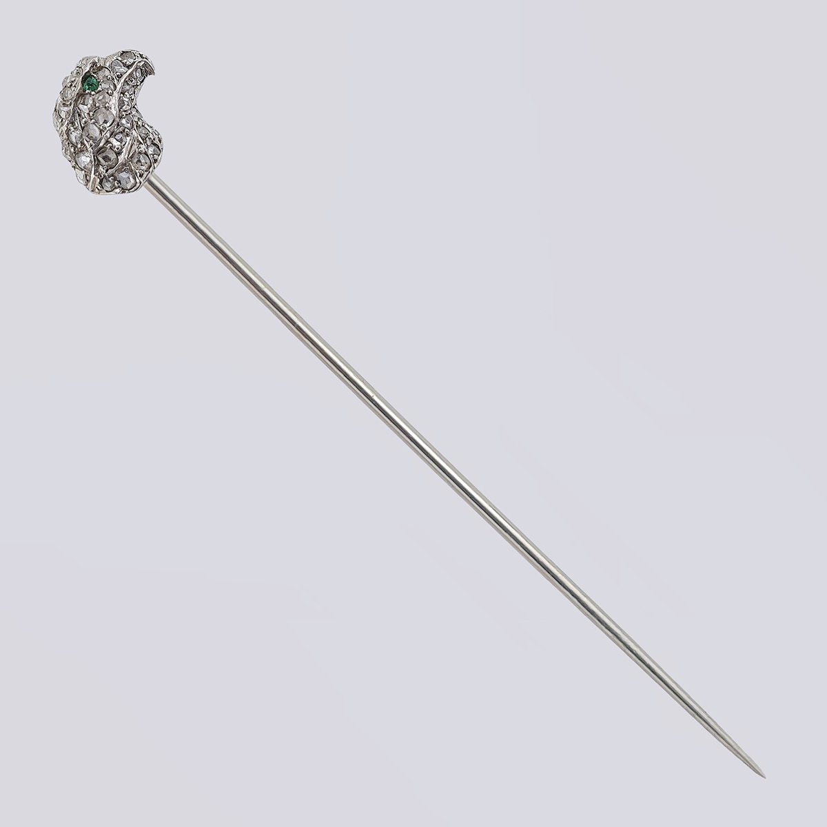 Платиновая булавка «Голова орла» с алмазами и изумрудами