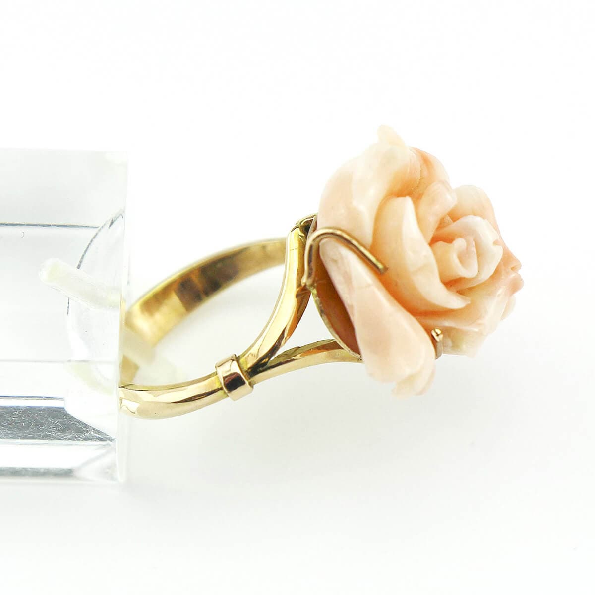 Кольцо СССР с розовым кораллом «Роза» из золота 585 пробы