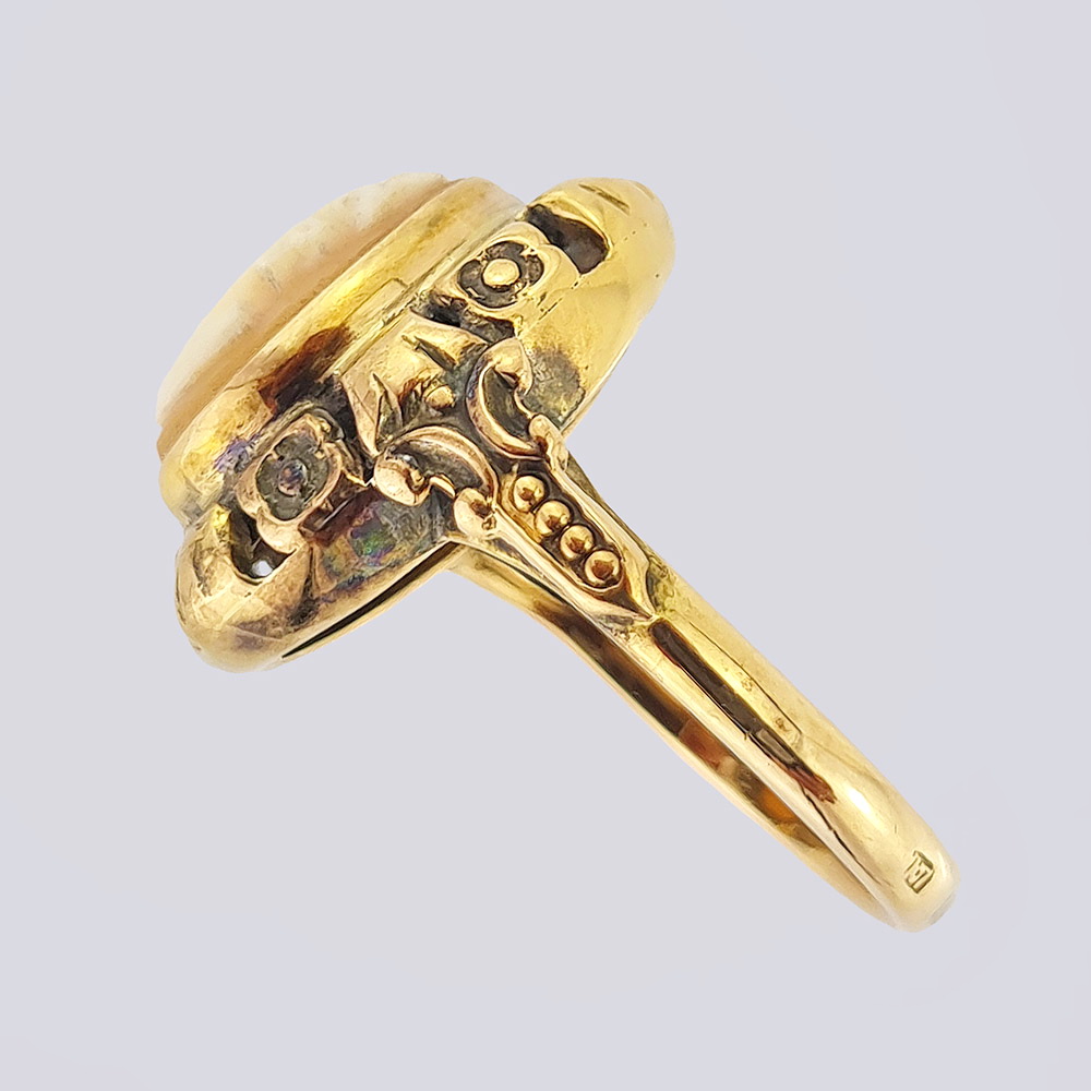 Золотое кольцо с камеей на раковине (СССР, 583 проба)