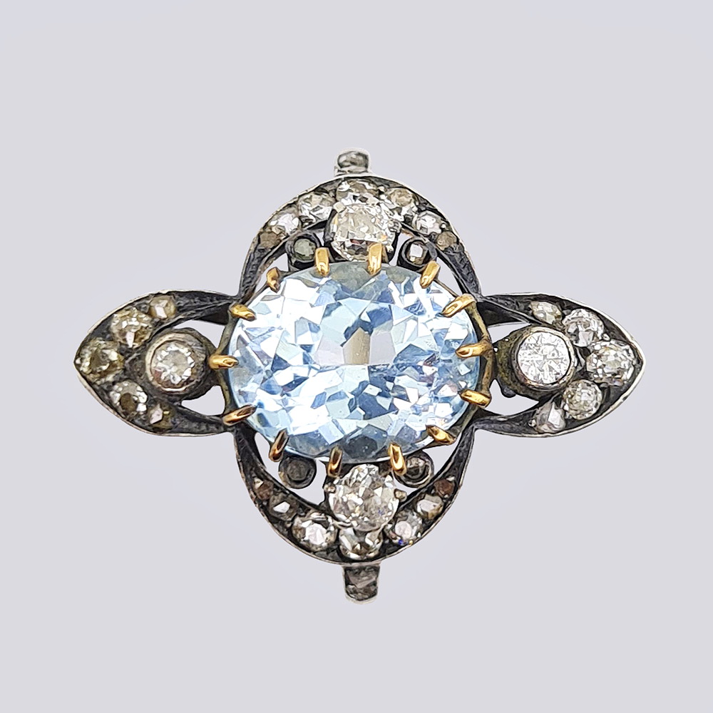 Золотое кольцо с голубым топазом и бриллиантами (56 проба, 19 век)