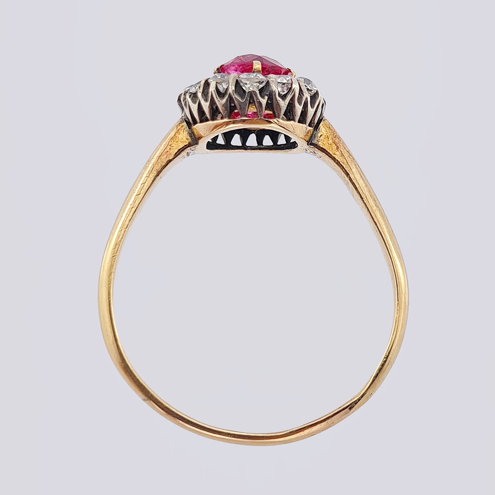 Золотое кольцо с бриллиантами старой огранки и рубином природным