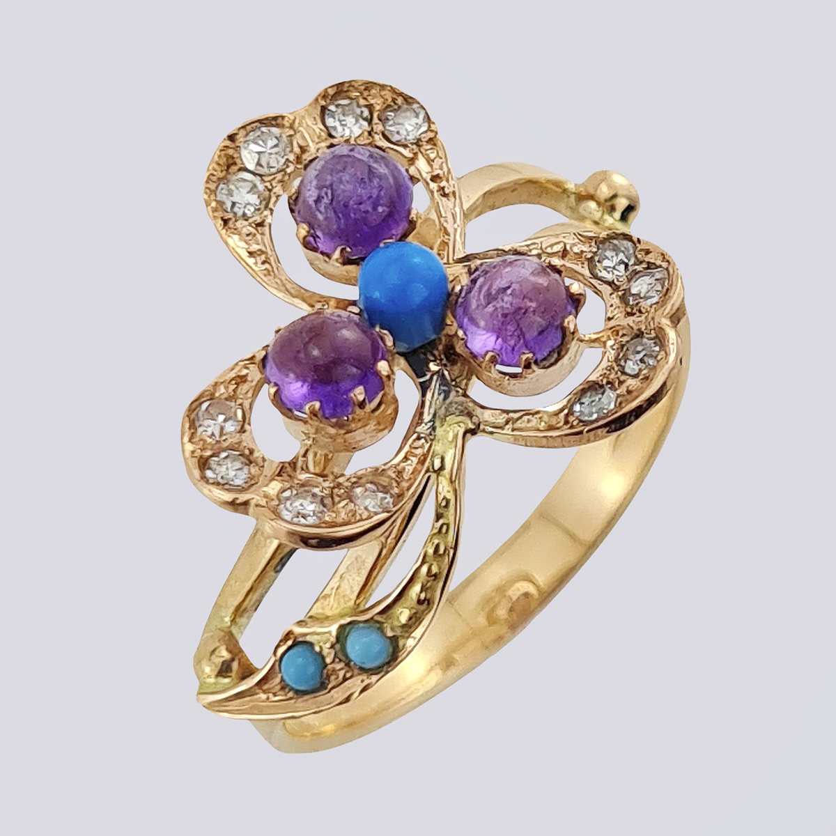 Кольцо «Трилистник» из золота 585-й пробы с аметистами, бирюзой и бриллиантами