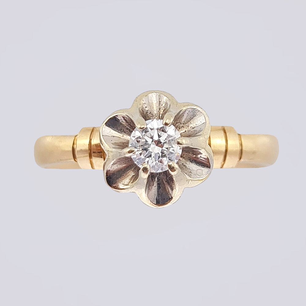 Золотой комплект (кольцо и серьги) с якутскими бриллиантами «Тюльпан»