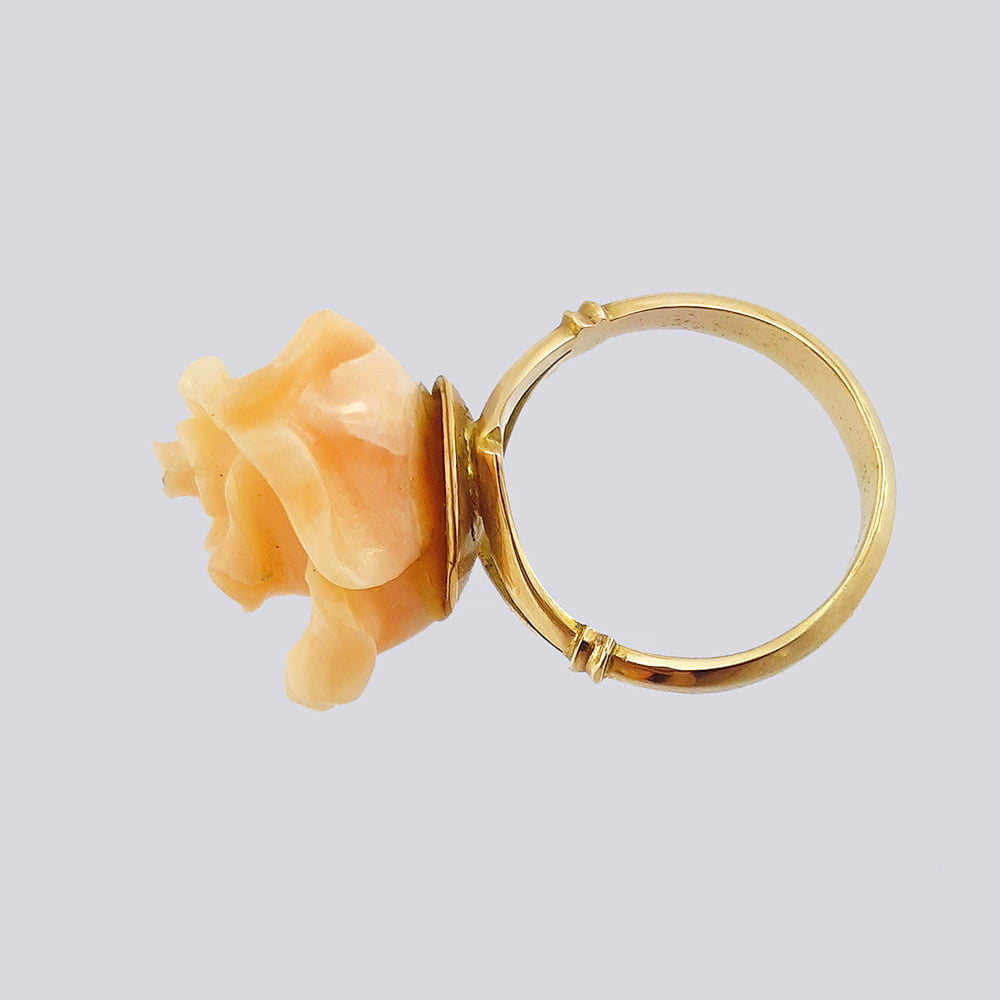 Золотое кольцо СССР с резным кораллом (585 проба)