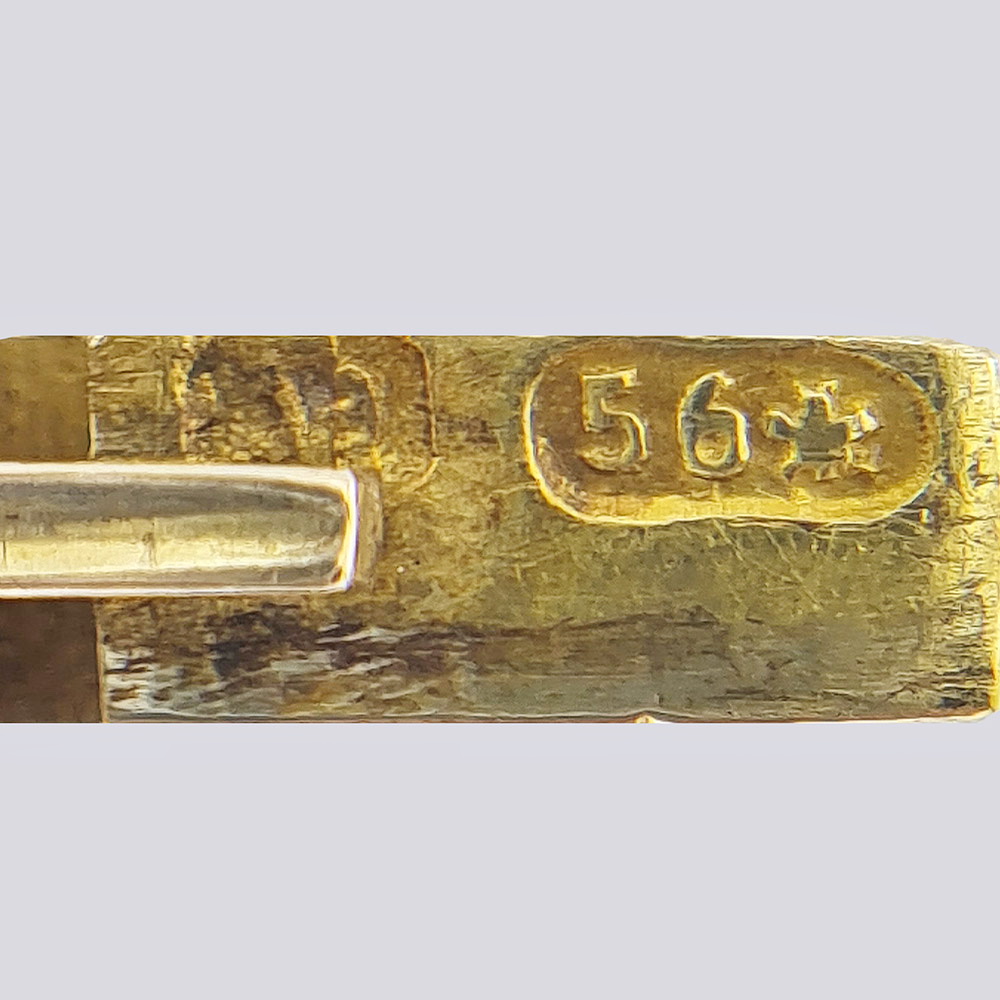 Жёсткий браслет с аметистами из золота 56 пробы