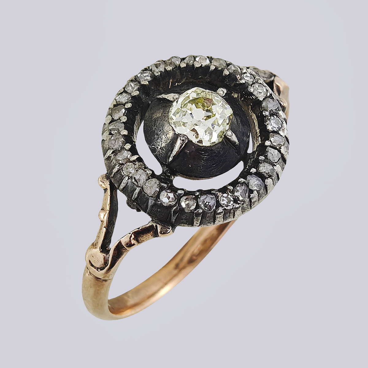 Кольцо золотое малина с бриллиантами и алмазами