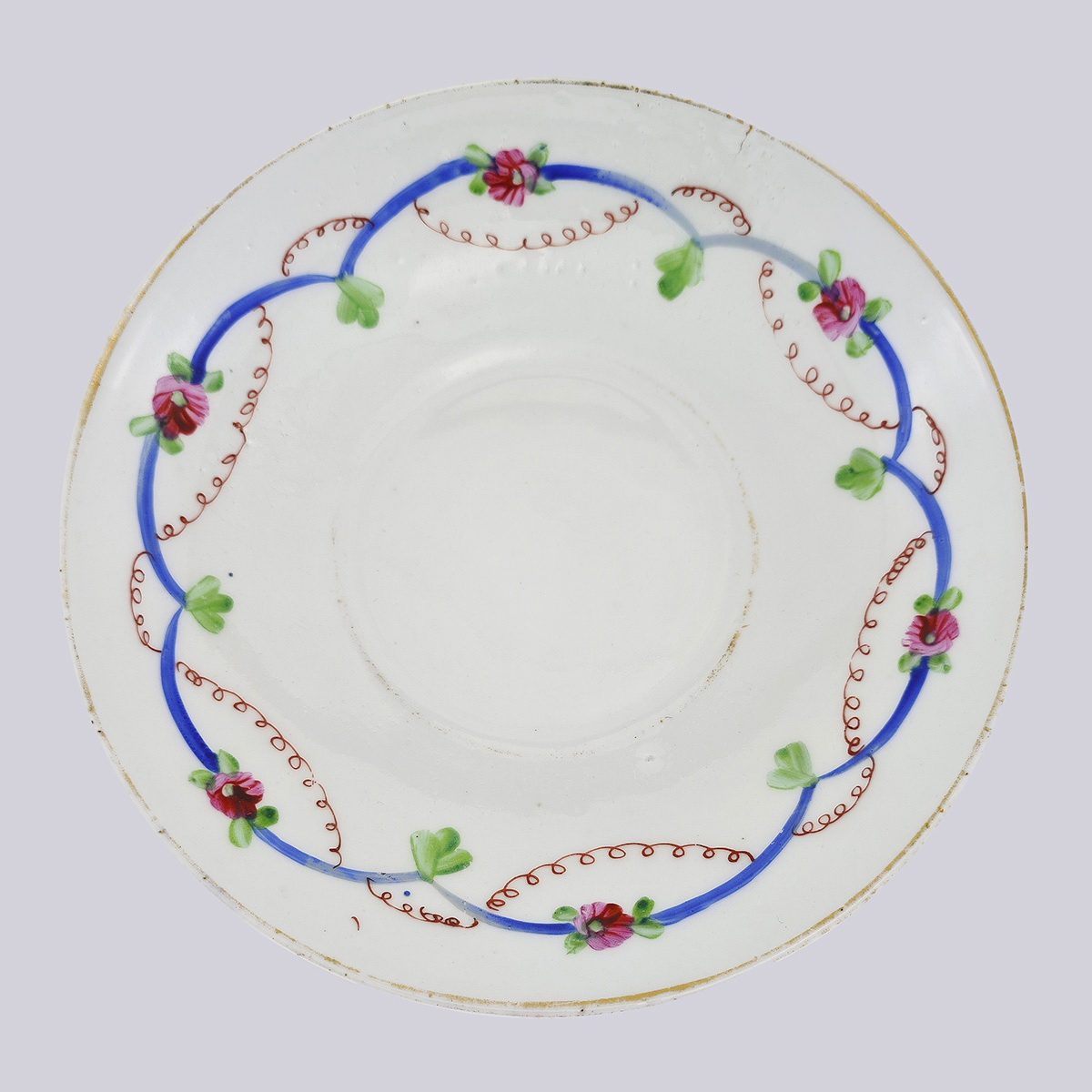 Бокал с крышкой из фарфора с росписью и золочением (Фабрика Кузнецова)