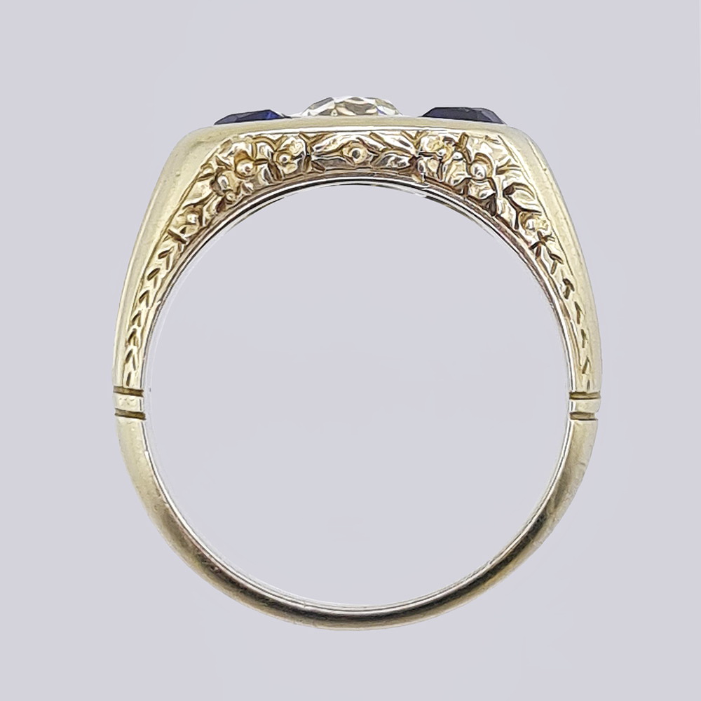 Кольцо из белого золота в стиле арт-деко с корундами и бриллиантом