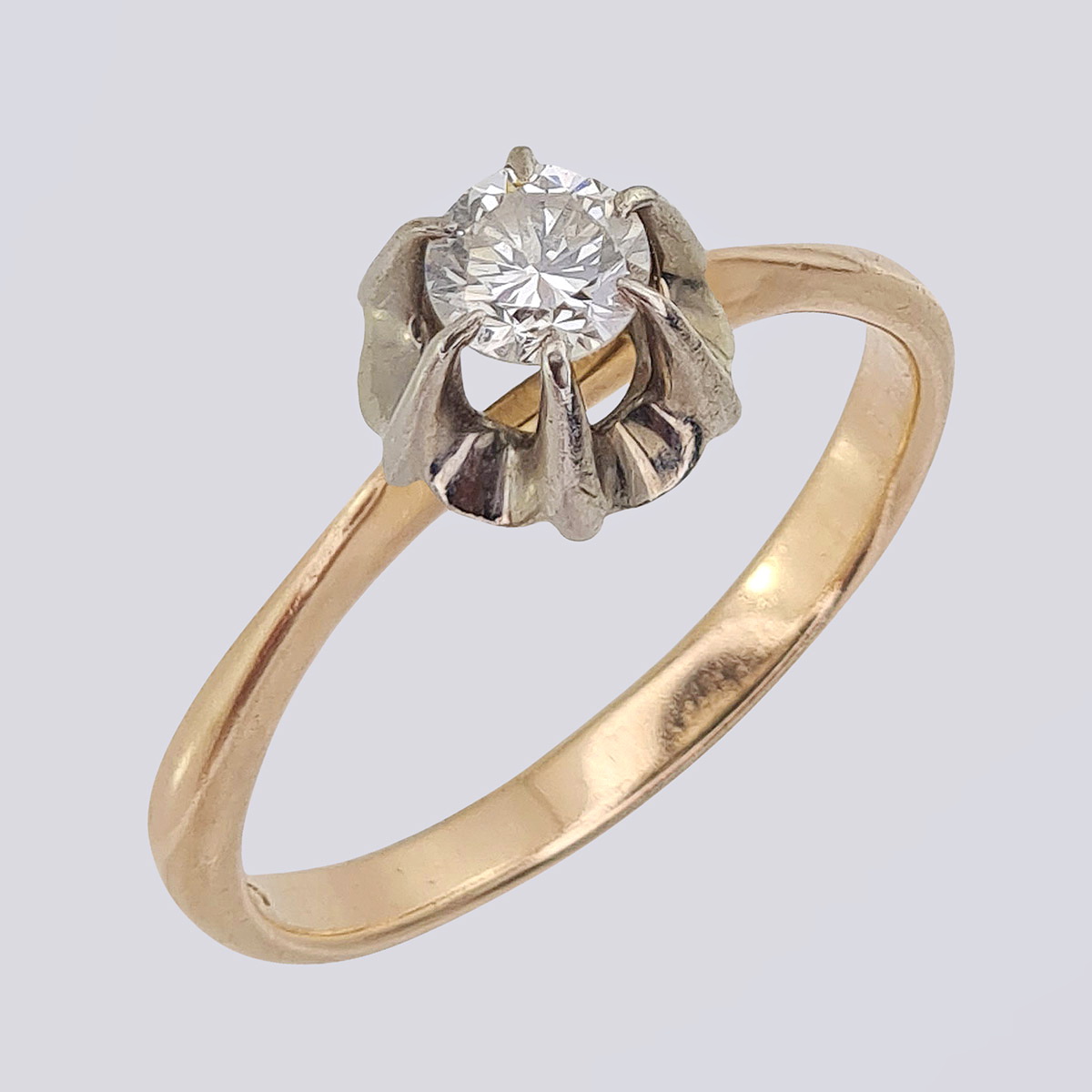 Кольцо золотое 583 пробы с бриллиантом современной огранки